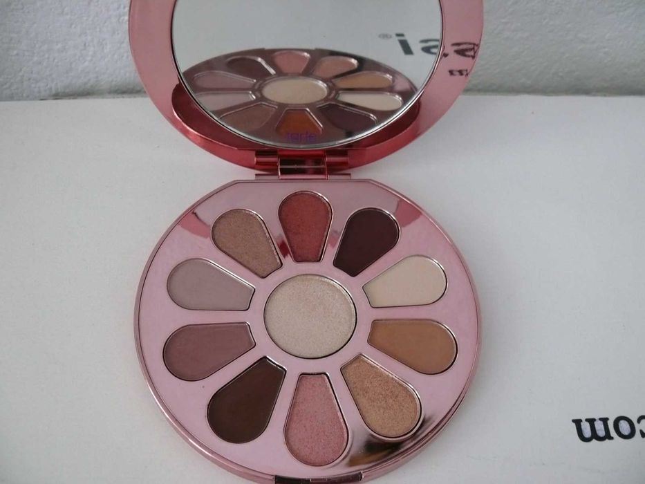 Paleta cieni Tarte w limitowanej edycji