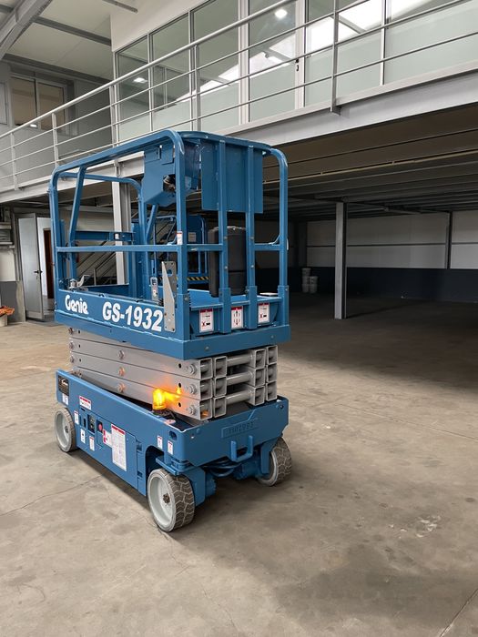 Plataforma elevatória tesoura elétrica