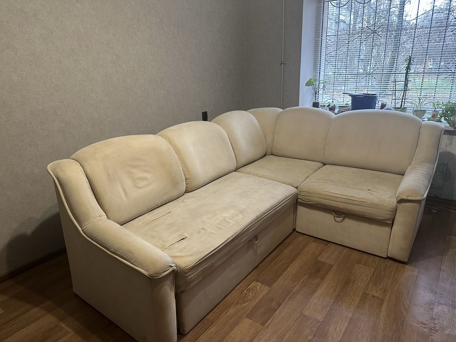 Диван кутовий, потребує перетяжки