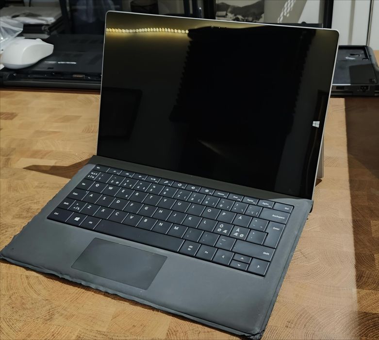 Laptop tablet Microsoft Surface PRO 128 GB Win11 + odłączana klawiatur