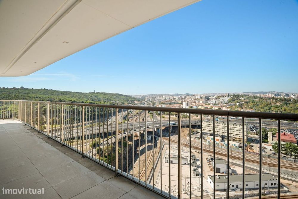 Apartamento T4 + 1 com piscina, Nova Campolide, Lisboa
