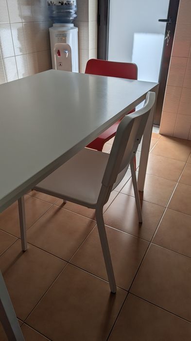 Conjunto de Mesa e cadeiras pra cozinha