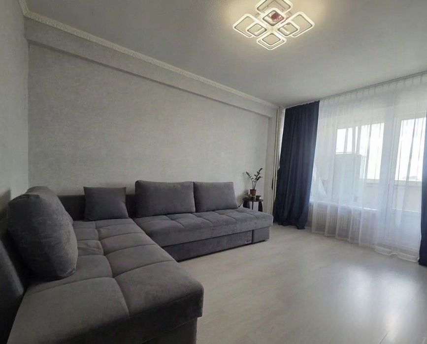 Продам 1-кімнатну 52м; пр.Бажана, 7