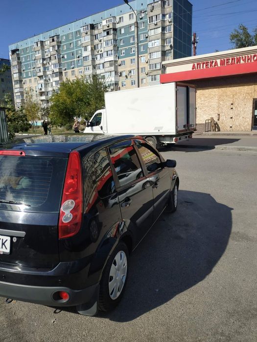 Продам фиесту газ.бенз.не крашена не одна деталь.кузов оцинкован.стекл