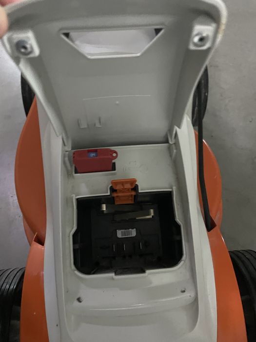 Corta relva Roçadeira  Stihl bateria