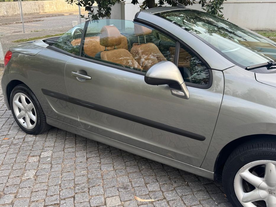 Peugeot 207 CC em bom estado