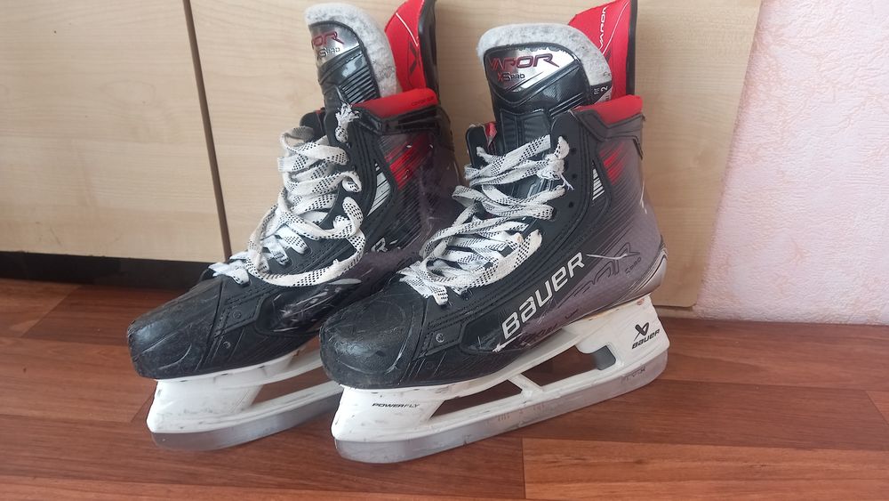 Хоккейные коньки Bauer Vapor x5 Pro размер Leight 8 Fit 2 (42-43)