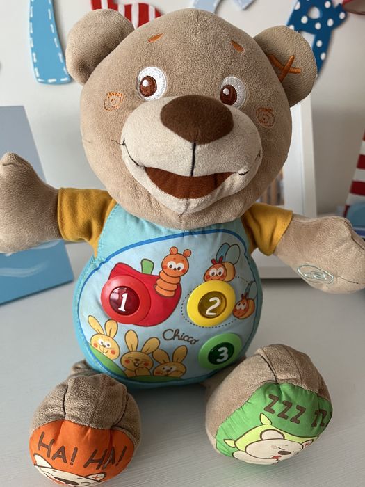Urso bilíngue Chicco “Conta Comigo”