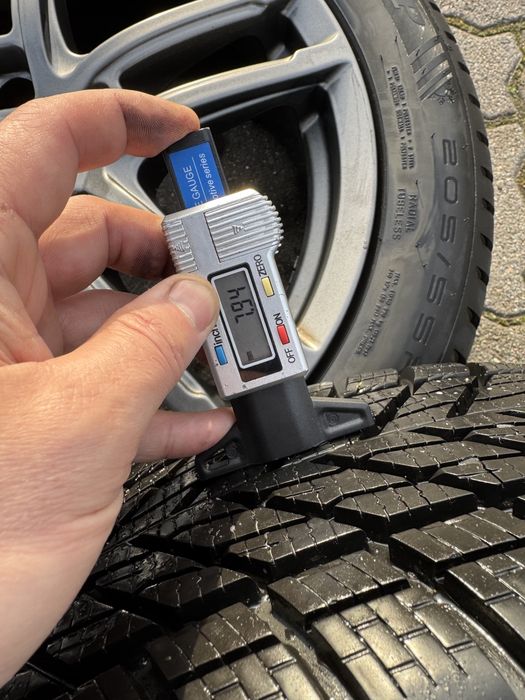 Шини зимові як нові 2025 р Dunlop 205 55 R17 Golf R GTI 7 8 Octavia