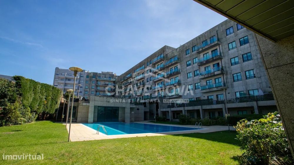 T2+1 Condomínio Fechado c/ Piscina e Lugar de Garagem em Mafamude