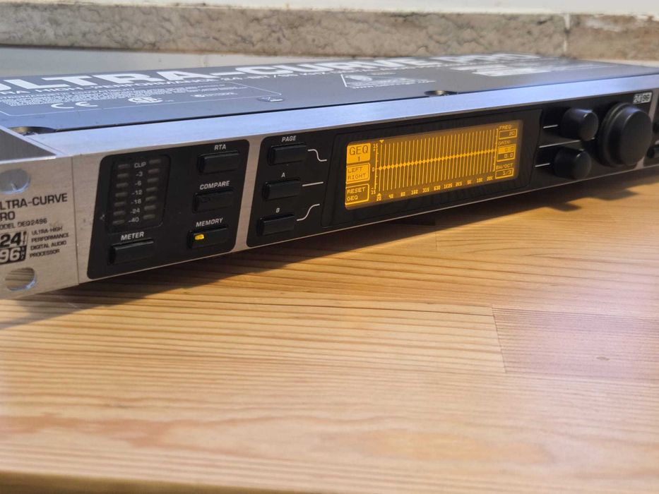 Behringer Ultra-Curve Pro DEQ2496 Processador Áudio Digital