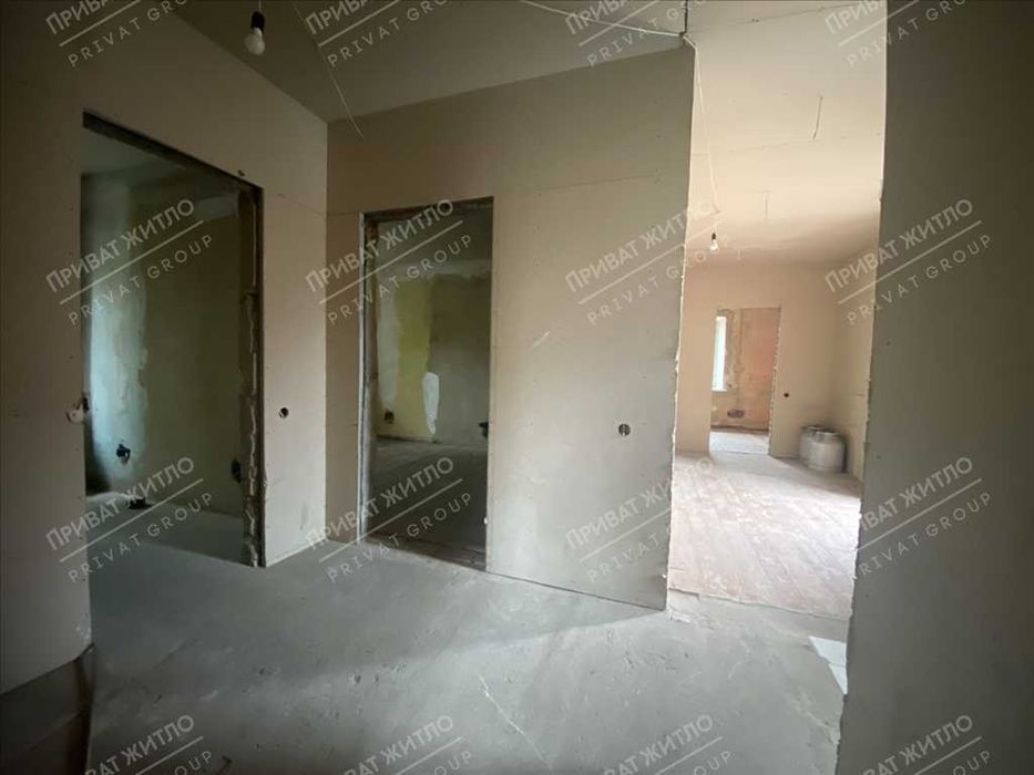 Капітальний будинок, 1 км від Макдональдса.