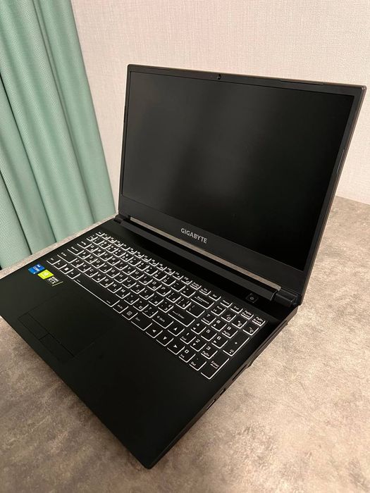 Gigabyte G5 :AX201NGW  (2022) в гарному стані на 5+