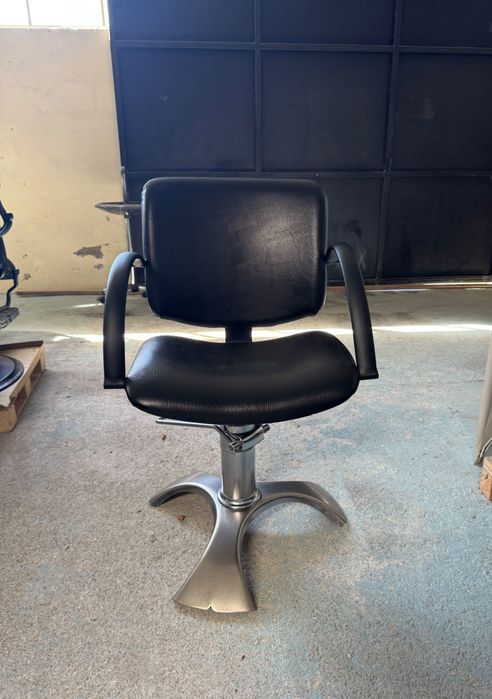 Cadeira de salão e barbearia, usada