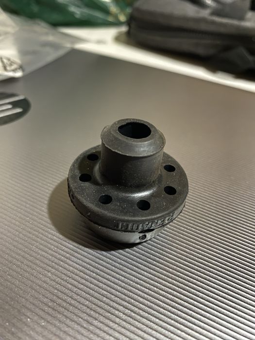 Опора радіатора НОВА оригінал Renault 8200103688 (комплект 2шт)