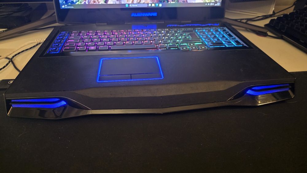 Mega Laptop 18.4 cala i7 ram 16gb SSD BluRay Dell Alienware m18x Windows 11 Pro