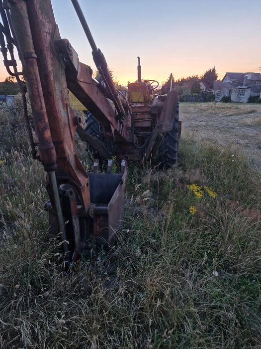 Koparka białoruś Jumz spycharka