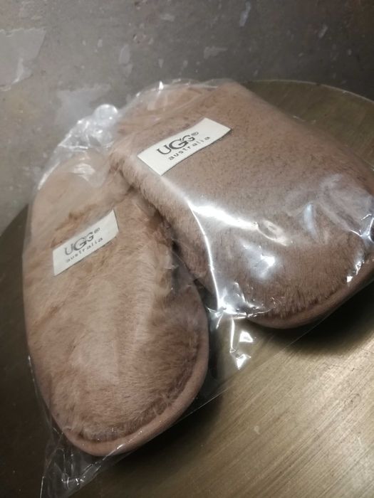 UGG kapcie beżowe futerko r39