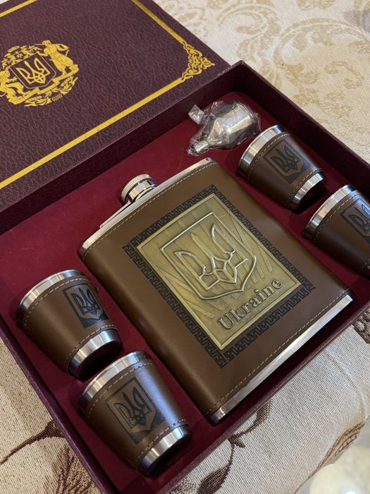 Набір подарунковий: фляга 540мл, 4 чарки, лійка "Україна"