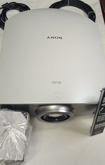 Продам качественный проектор Sony VPL-VW50