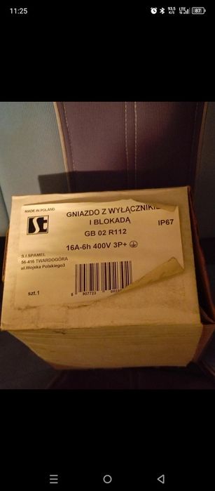 Gniazdo z wyłącznikiem i blokadą