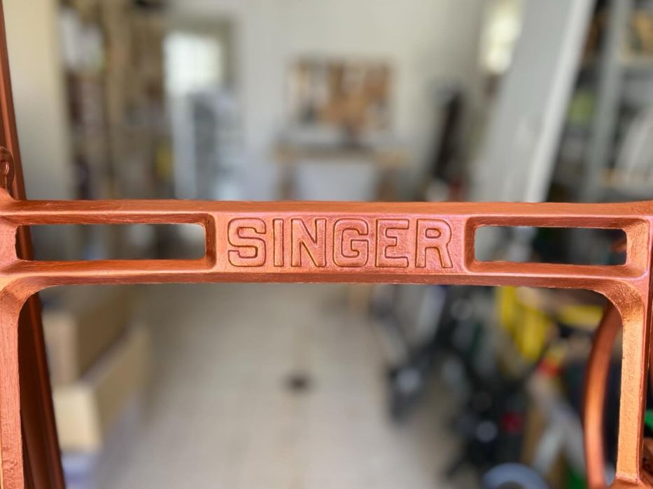 Mesa a partir de base de antiga máquina Singer