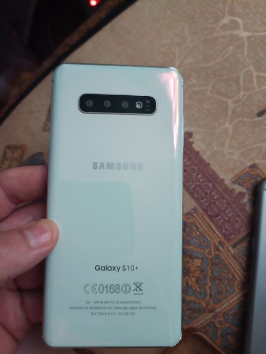 2 телефони на запчастини не включаються Samsung S 10 і Blackview