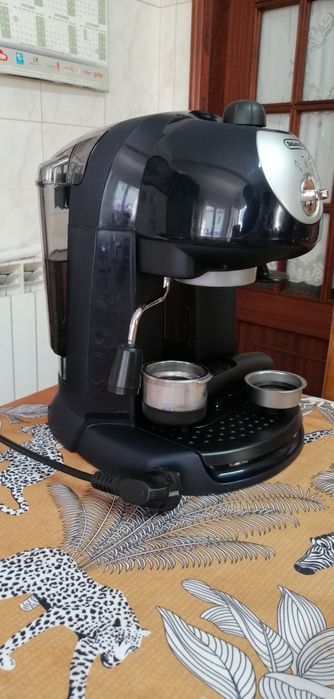 Maquina café manual Delonghi em bom estado, limpa e afinada para tirar bons cafés