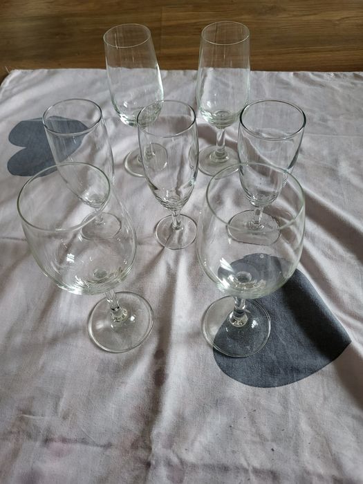 Kieliszki do wina bądź szampana  7 sztuk