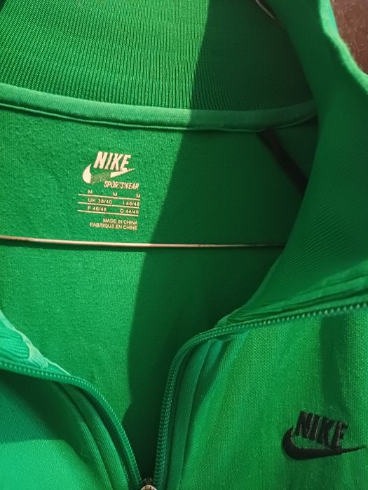 Vende se Casaco Nike