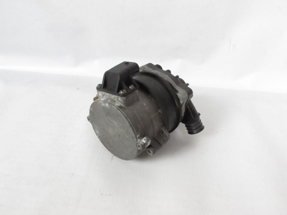 Bomba De Água Suplementar Bmw 5 Ref: 11517587374