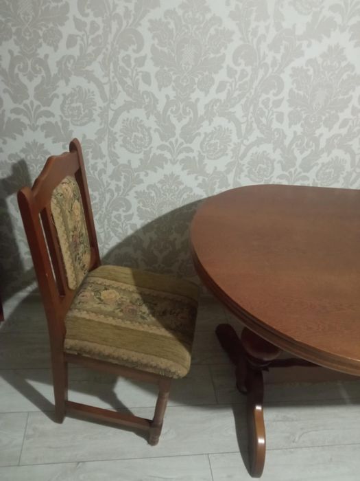 Sprzedam stół+ 6 krzeseł