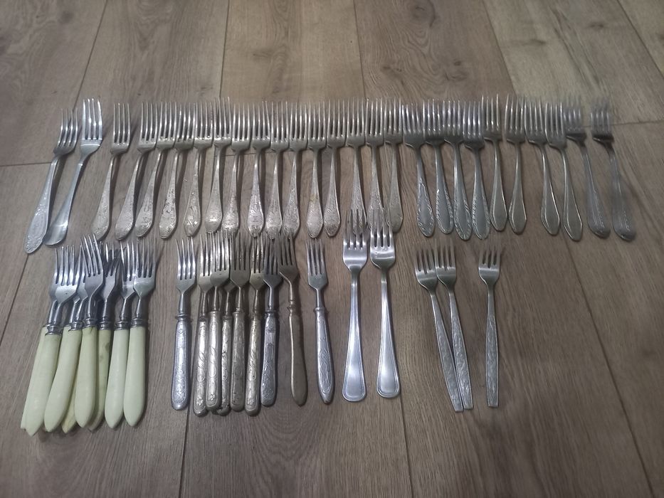 Вилки ,ложки, чайні   столові десартні , ножі,все для кухні