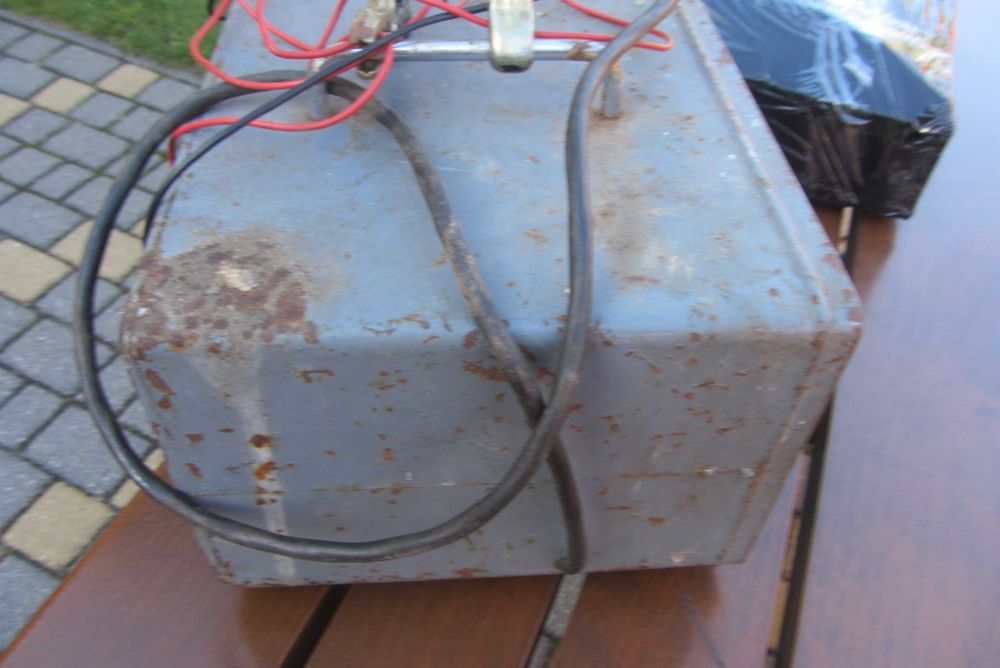 Prostownik akumulatorowy 12 V