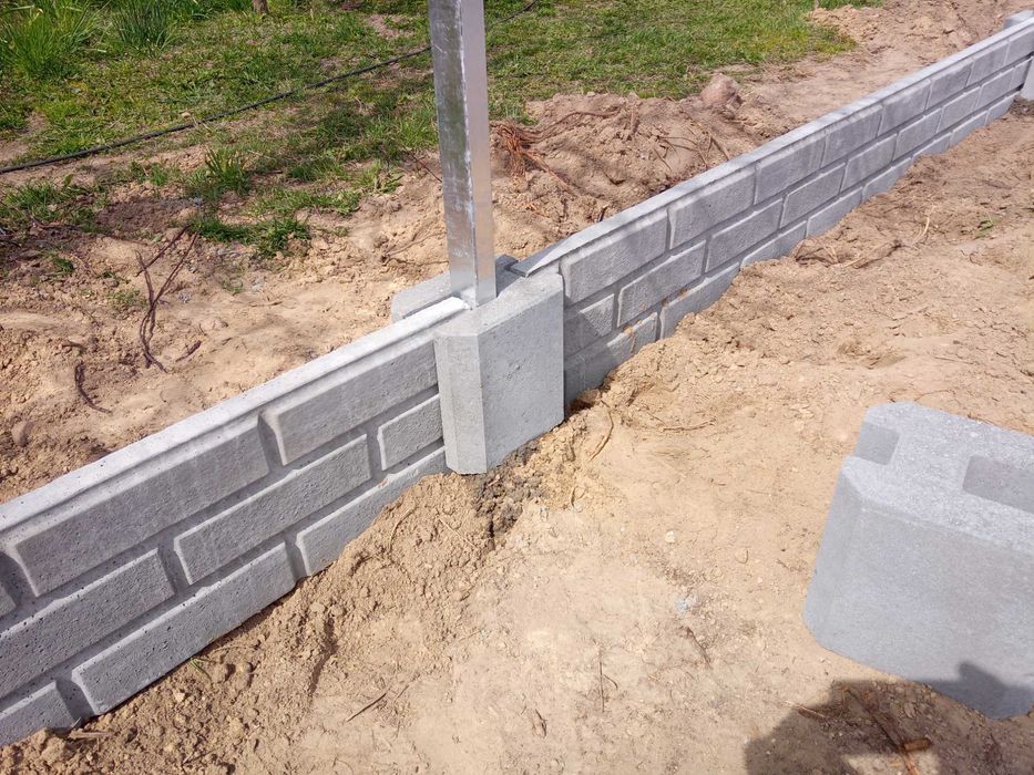 Ogrodzenia panelowe z podmurówka betonową