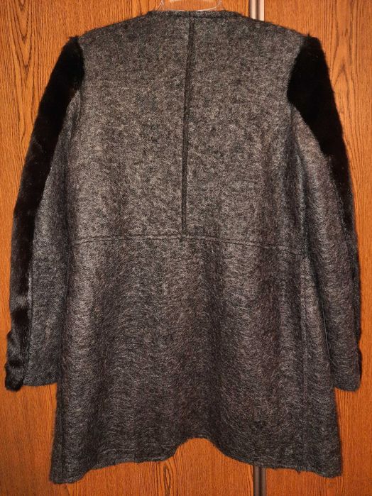 Niepowtarzalny żakiet przyciągający uwagę.