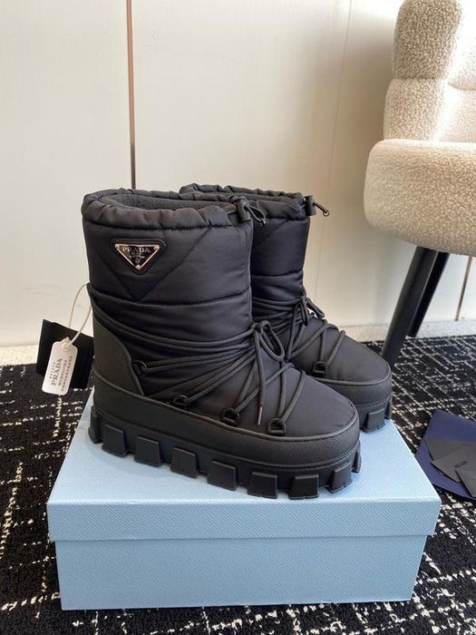 Moon Boots Prada
