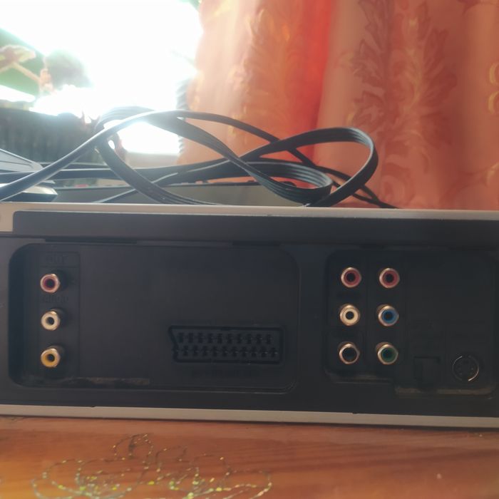 Відеомагнітофон Samsung DVD-V7100K