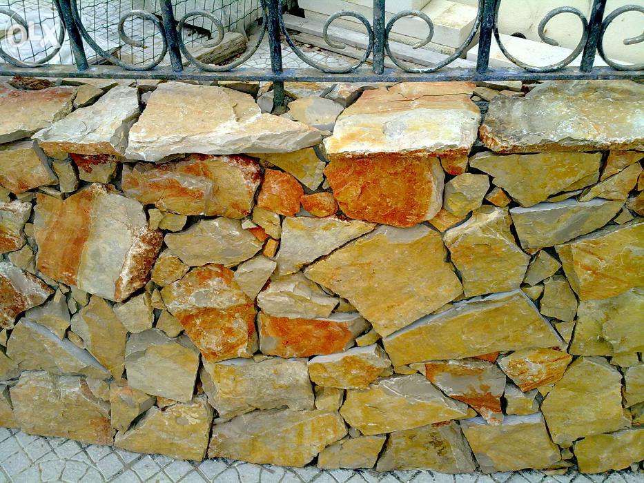 pedra vidraço rústica vermelhos raiada