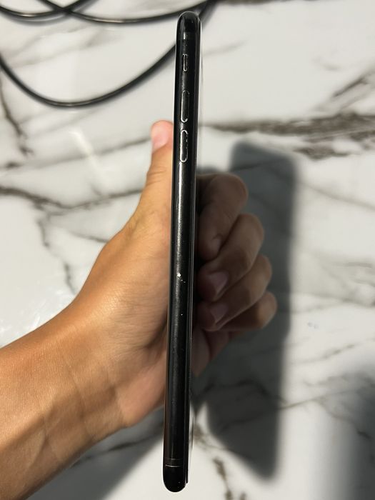 Продам iPhone 7+