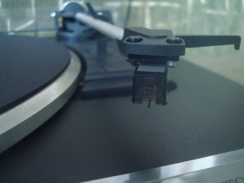 Продам проигрыватель винила Dual