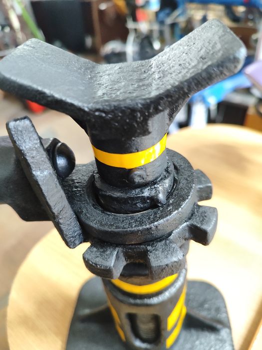 Домкрат механический винтовой УАЗ, 2 тонны, чугун, , СССР