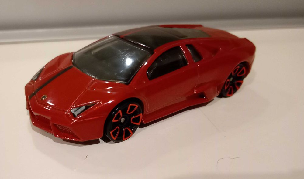 Hot Wheels e outros - 15 carros, incluindo 007 e vários Lamborghini