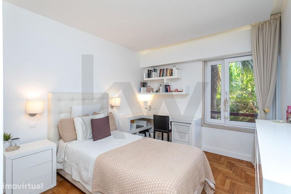 Apartamento T4 |  Parque dos Poetas l Terraço  com 50m2 e Box com  2 l