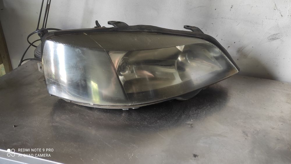 Opel Astra G lampa prawa przód ciemna