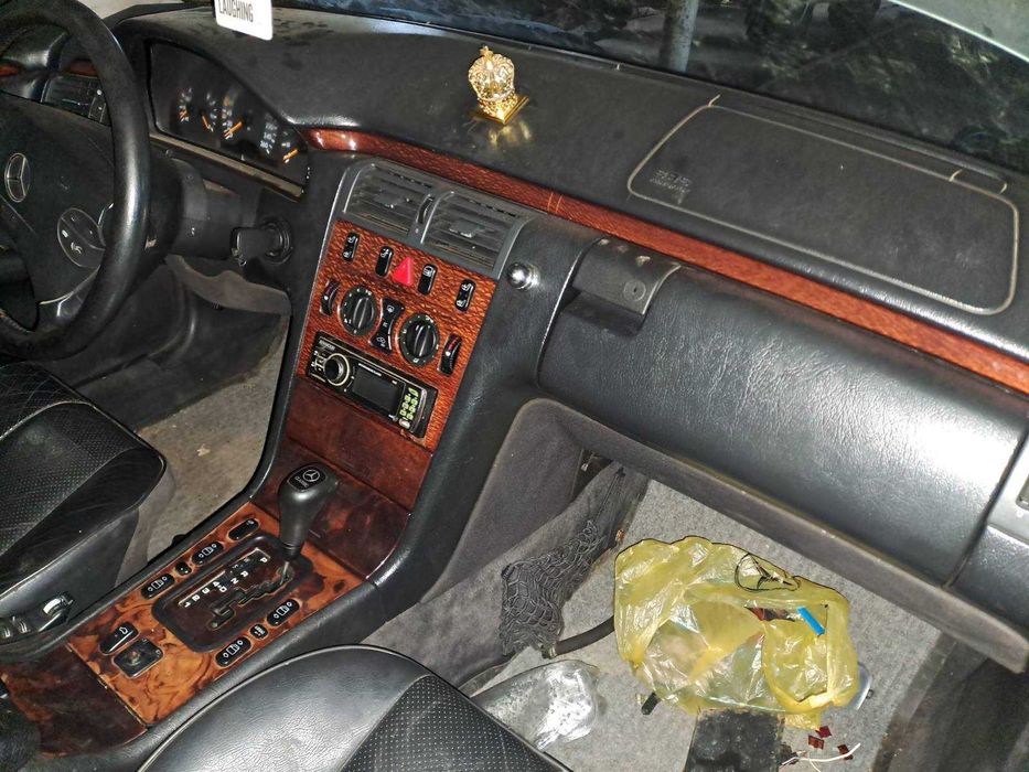 Двери Мерседес W210 передние задние