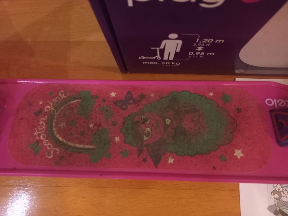 Trotinete rosa com travão mais caixa e manual