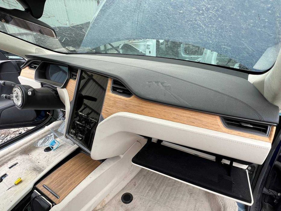 Крило крила Тесла Модел С Tesla Model S 2018-
