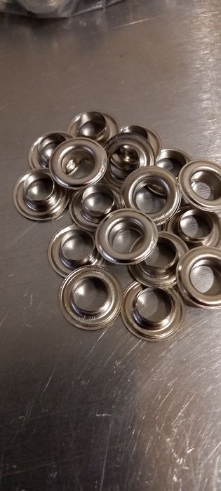 Máquina de ilhoses