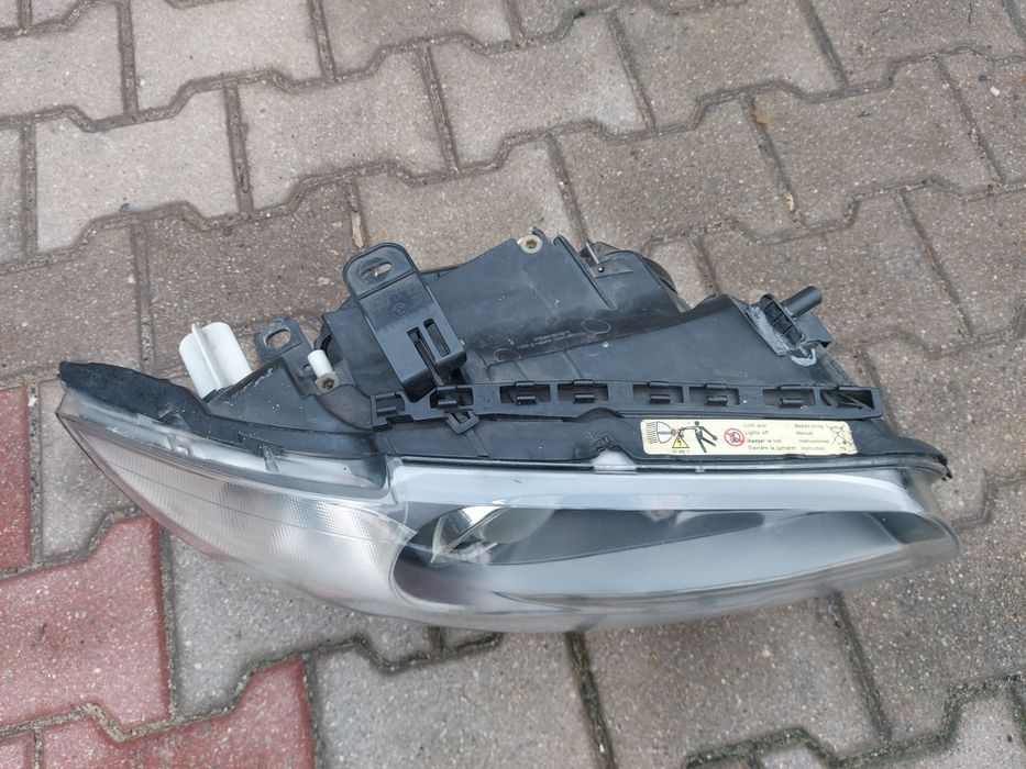 Lampa reflektor BMW E81 E82 E87 E88 xenon skrętna dynamic prawa
